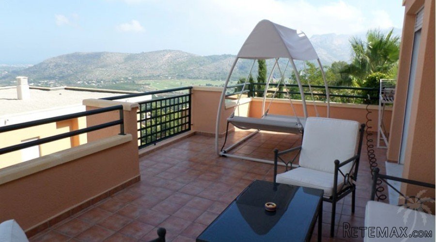 Precious apartment on the second floor of a luxury complex..