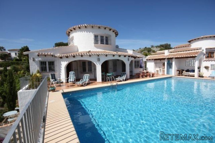 Detached villa in Monte Pego, with multiple services such..