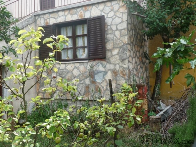 REŽANCI, lijepa kuća od 171 m2 sa okućnicom od 800 m2 - 2