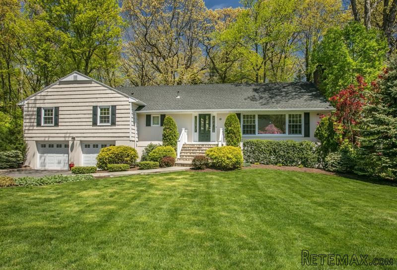 4 bedroom House For Sale: 19 Country..