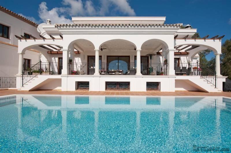 8 bedroom detached villa for sale - 2