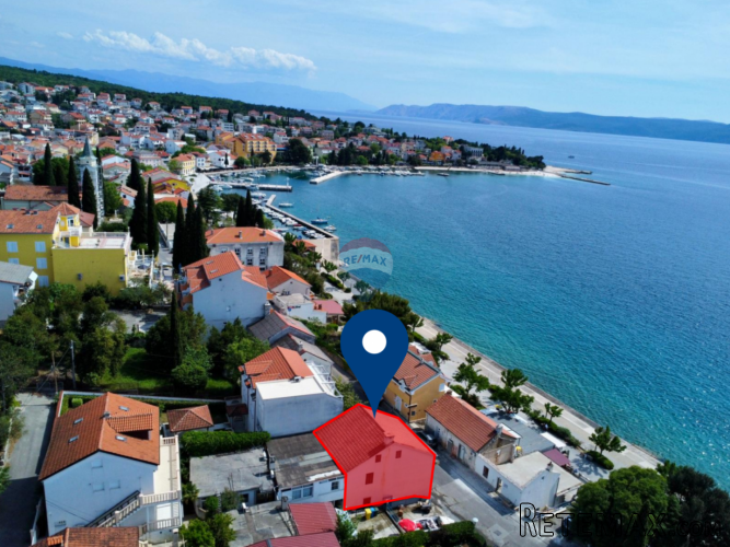Selce, centar - kuća za renovaciju 40 m od mora