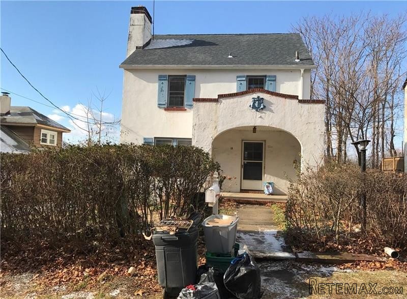 4 bedroom House For Sale: 15 Cedar Lane..