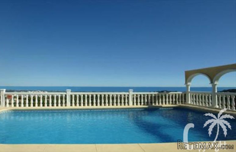Superb sea view villa, built in 2002, with a modern, open..