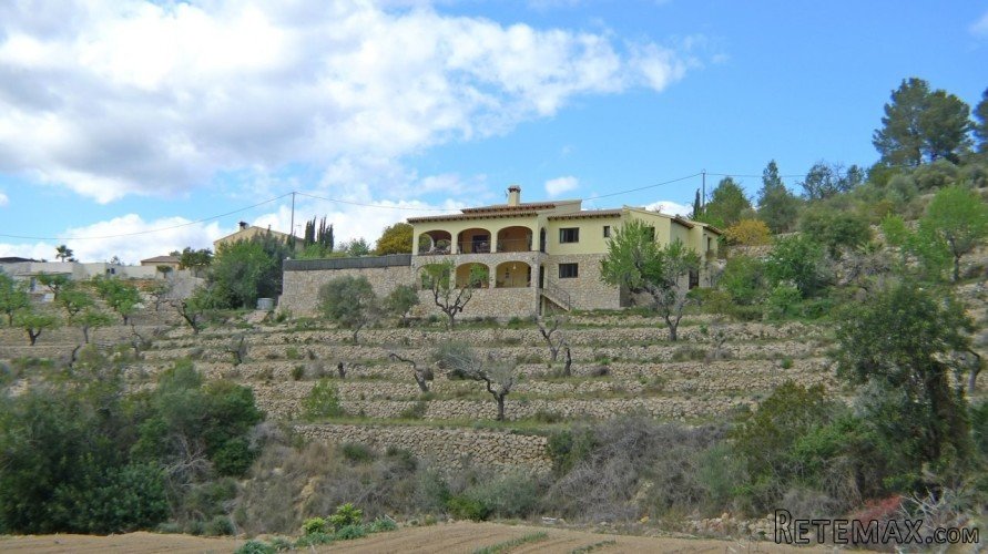 This stunning house is built on quiet location offering..