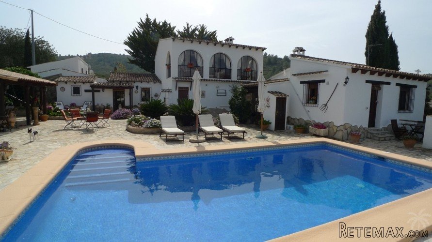 A truly stunning Finca of 392m2, set on a beautiful 9052..