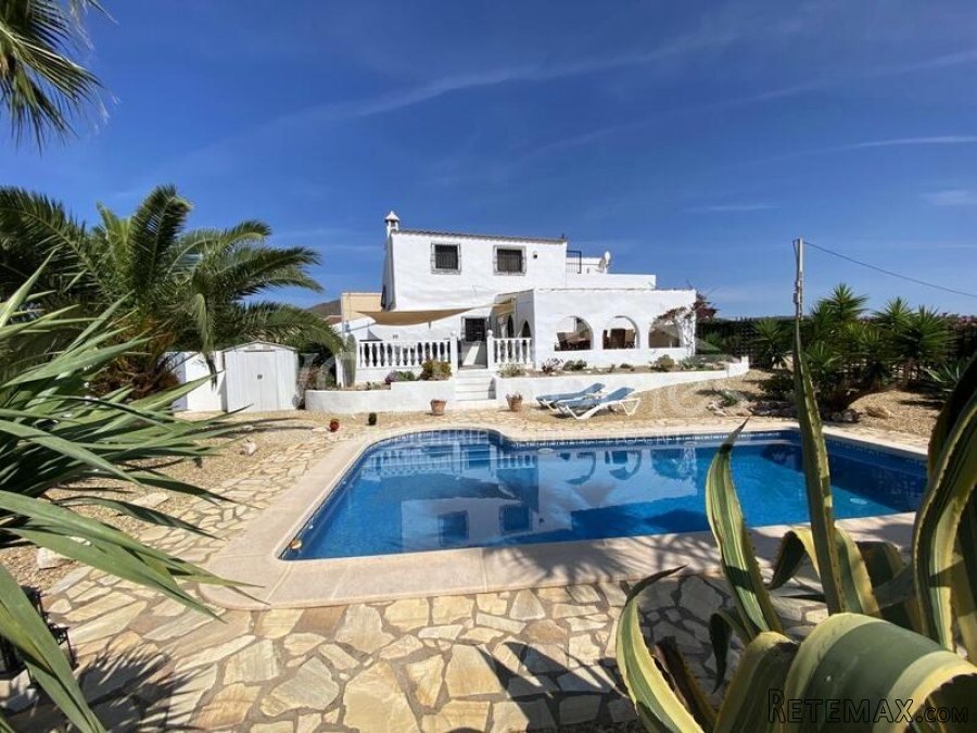 A truly stunning 3 bed, 2 bath beautifully renovated.. - 5