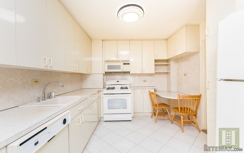 1 bedroom Apartment For Sale: 3935.. - 2