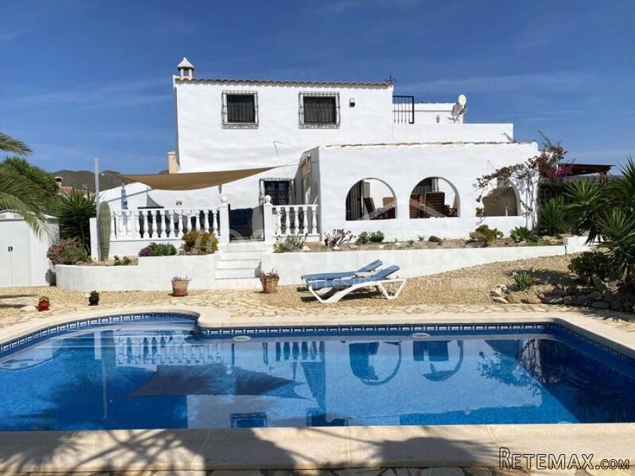 A truly stunning 3 bed, 2 bath beautifully renovated.. - 6