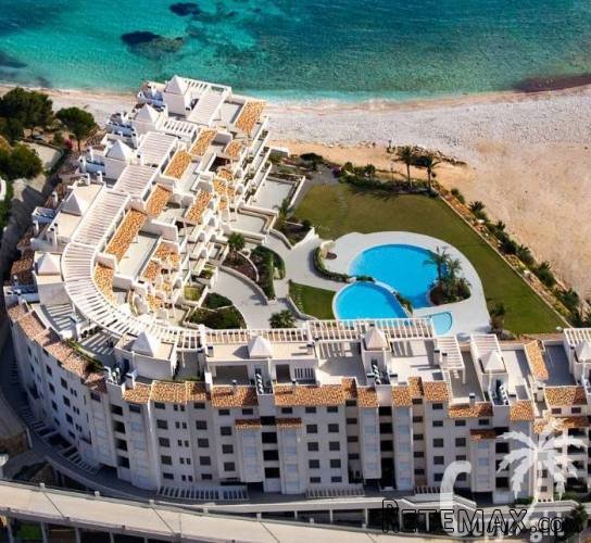 An impressive front beach complex under construction..