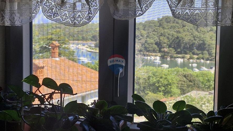 Istra, Banjole - mansardni stan 81 m², 4 spavaće sobe, 450 m