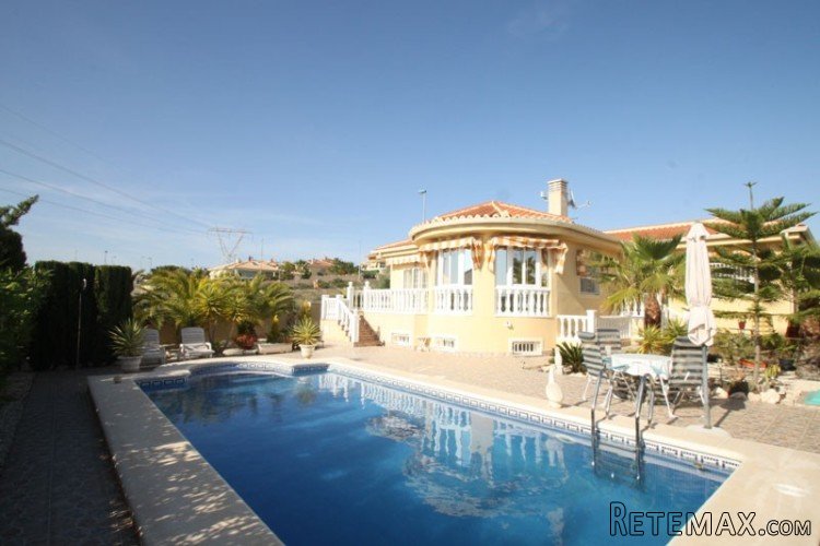This exclusive villa built in 2005, located on a beautiful..