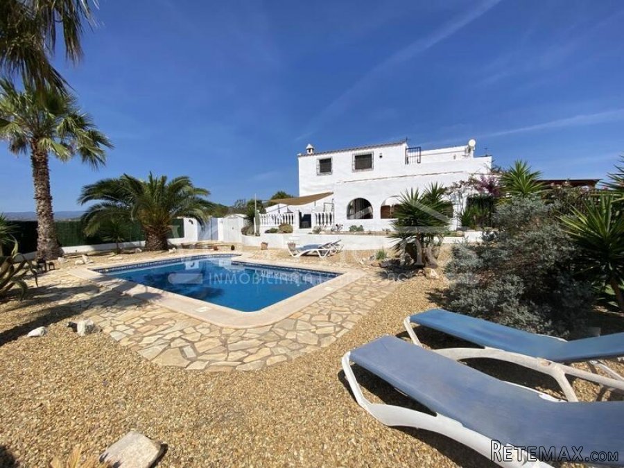 A truly stunning 3 bed, 2 bath beautifully renovated.. - 7