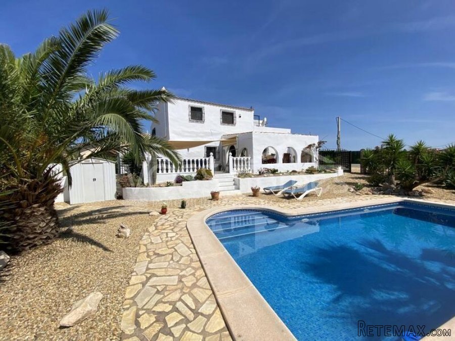 A truly stunning 3 bed, 2 bath beautifully renovated.. - 8