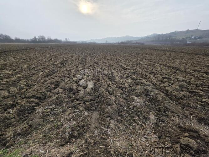 Zemljište 4.186m² u Kupljenovom nadomak glavne ceste prema L