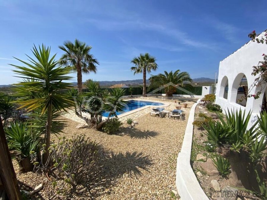 A truly stunning 3 bed, 2 bath beautifully renovated.. - 10