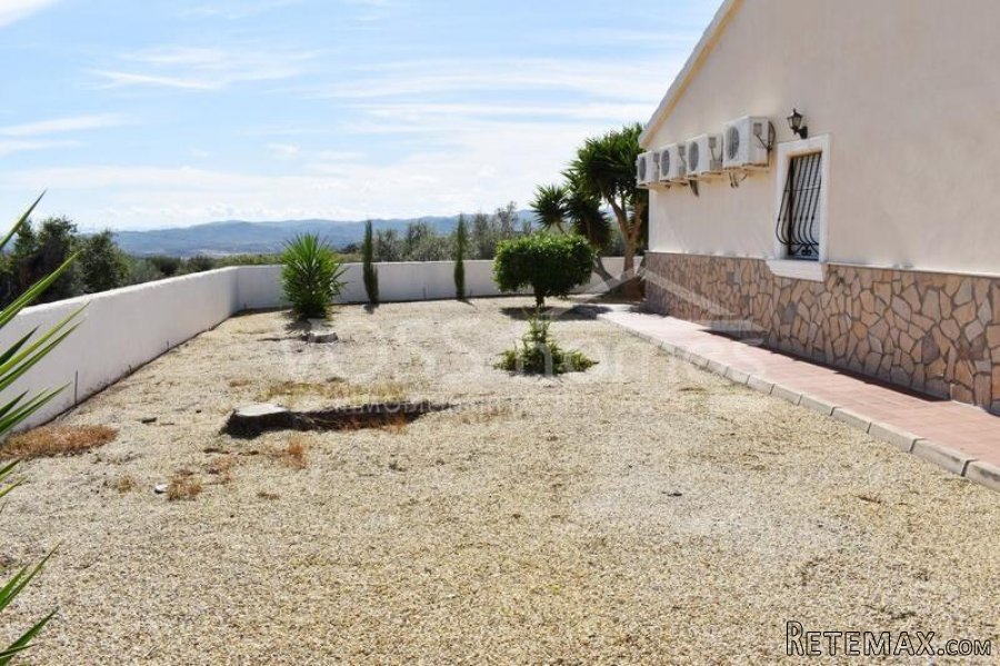 EXCLUSIVE TO VOSS HOMES - A spacious, recently decorated.. - 11
