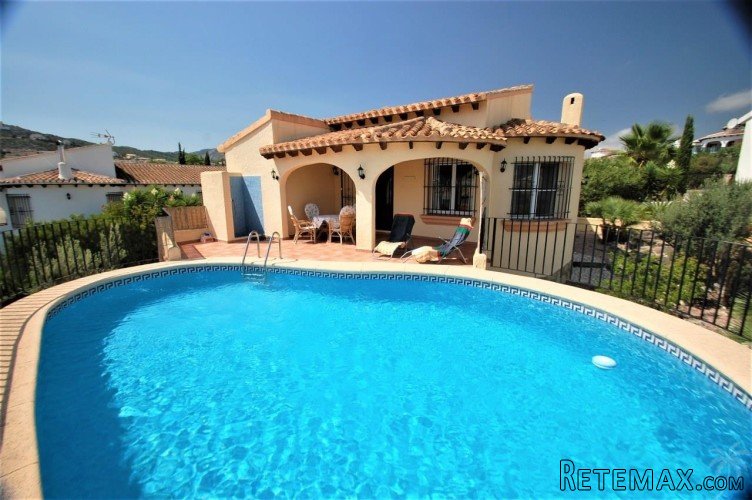 Lovely villa in Monte Pego, built in 2005 and distributed..