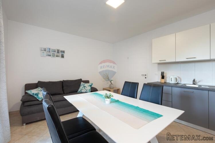 OTOK KRK,NJIVICE kuća sa pet apartmana i bazenom - 11