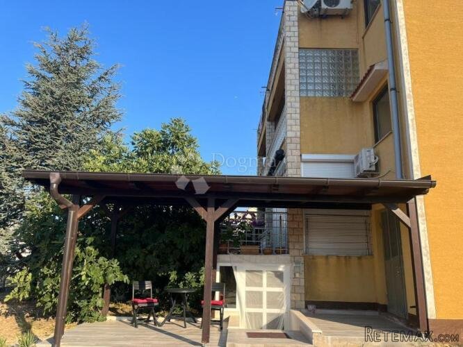 PRIMOŠTEN, prekrasan apartman na moru - 11