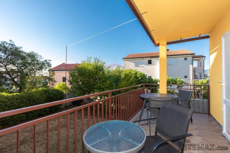 OTOK KRK,NJIVICE kuća sa pet apartmana i bazenom - 12