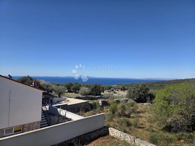 OTOK PAG - Kuća s 6 stambenih jedinica za renovaciju- ODLIČN - 2