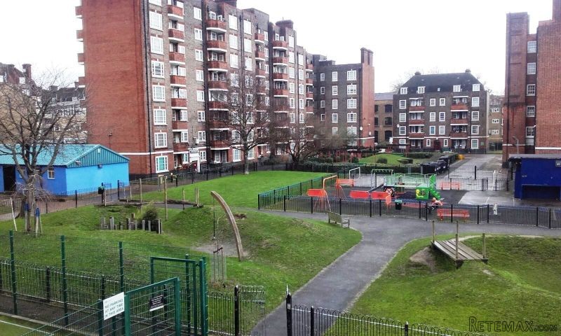 A Superb Room To Rent Available In..