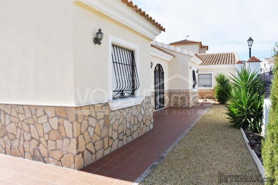 EXCLUSIVE TO VOSS HOMES - A spacious, recently decorated.. - 13
