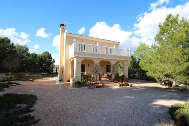 Pinoso Mountain villa close to town..