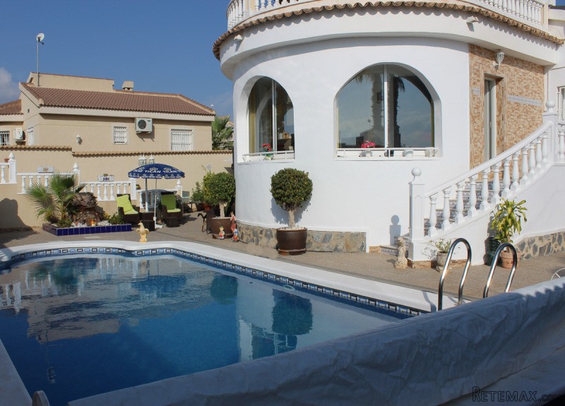 4 Bedrooms - Villa - Alicante - For Sale