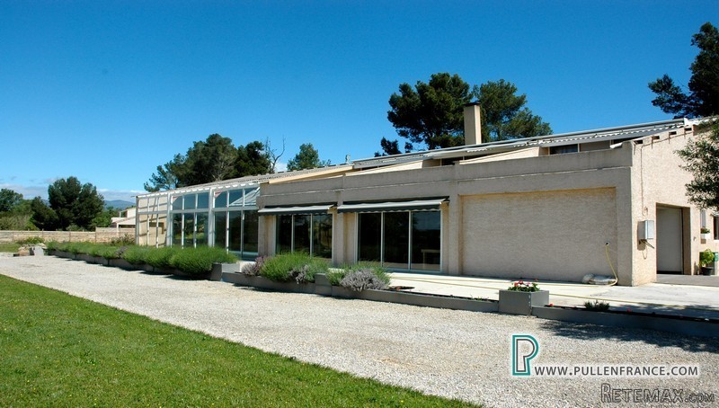 Stylish Contemporary Home With 4..