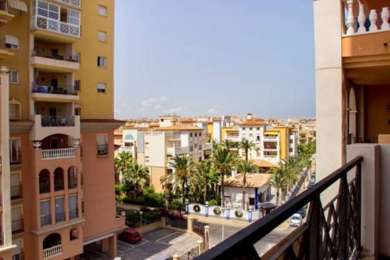 3 Bedroom 2 Bathroom Apartment In..