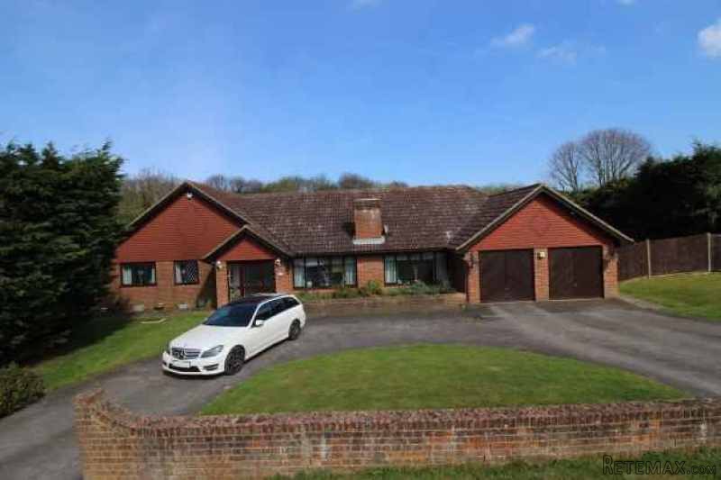 4 bedroom, Detached Bungalow house for..