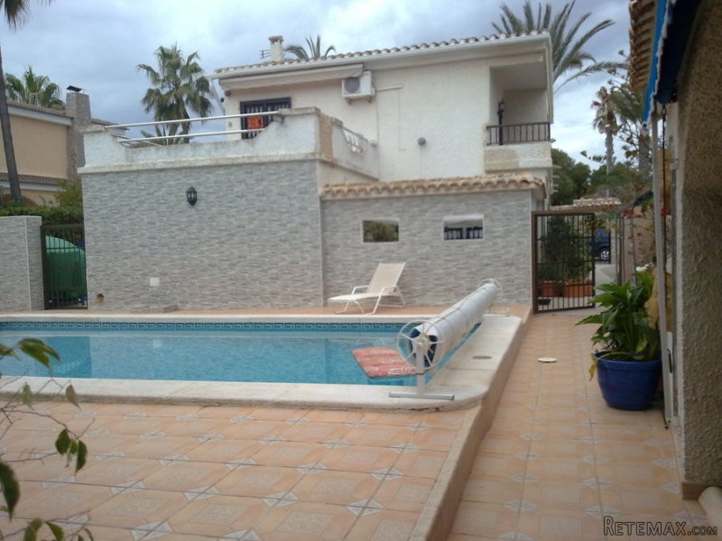 4 Bedrooms - Villa - Alicante - For Sale