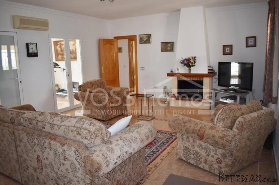 EXCLUSIVE TO VOSS HOMES - A spacious, recently decorated.. - 16