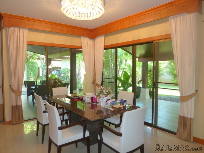 Beautiful 3 bedroom villa in upscale..