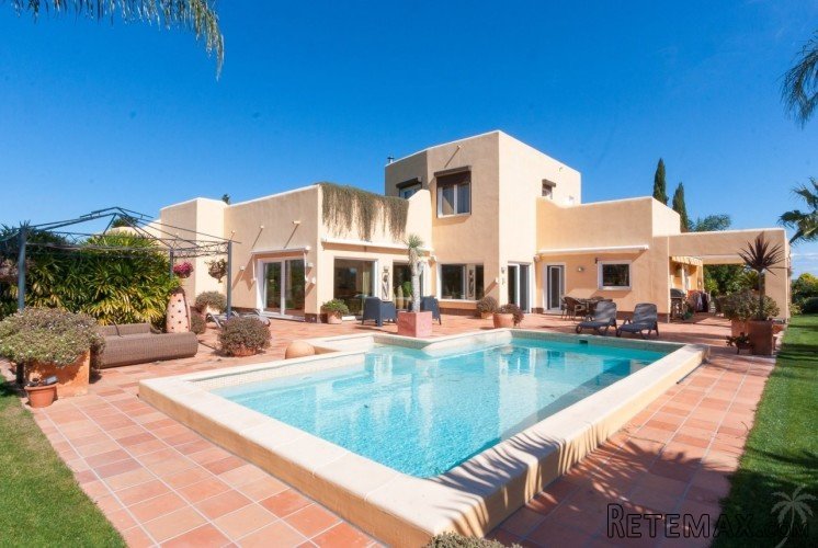 Modern Ibiza style home for sale in a plot of 13.225 m2..