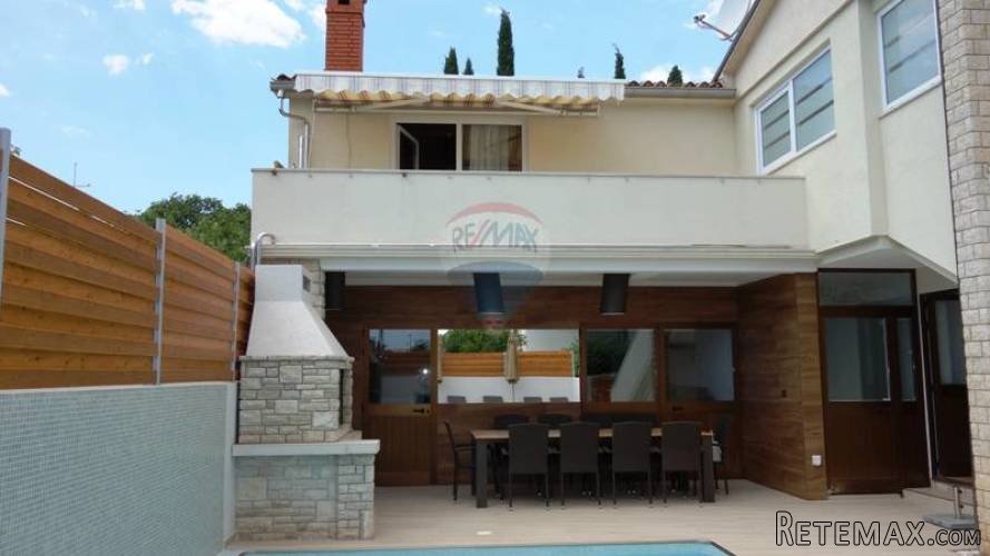 Pula, kuća s bazenom kompletno adaptirana - 4