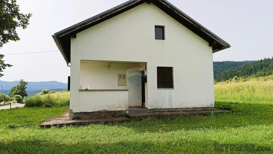 Saborsko , Lička Jesenica - Kuća sa okućnicom