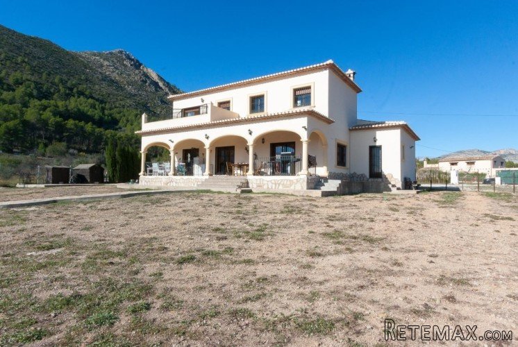 Modern,south facing, large 6/7 bedroom finca on beautiful..