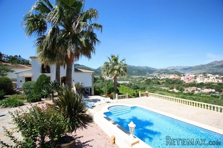 Impressive finca for sale on 3 levels in Orba, Alicante..