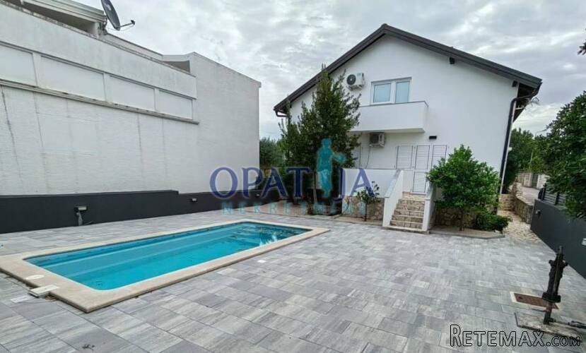 Vir, kuća sa 2 apartmana i bazenom južna strana blizu mora - 2