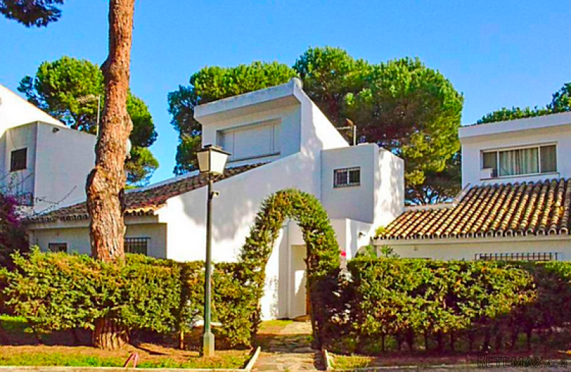 3 bedroom town house for sale
