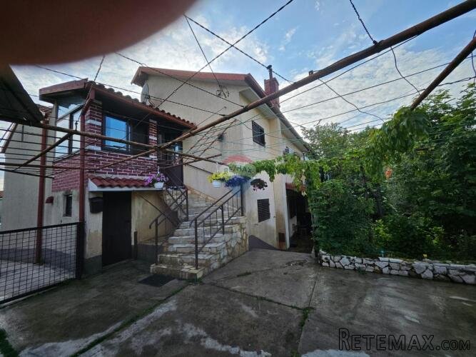 Rijeka, Marčelji - kuća s dva stana, garažom i vrtom - 3