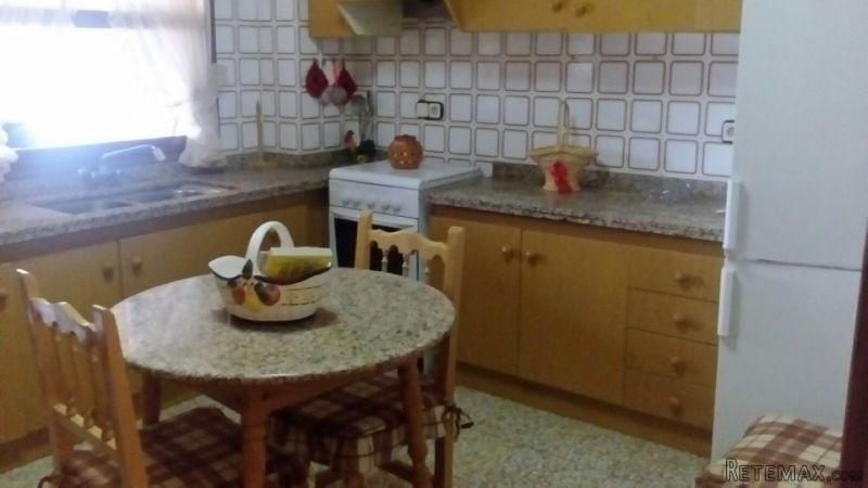 Spacious Top Floor 3 Bedroom Apartment..