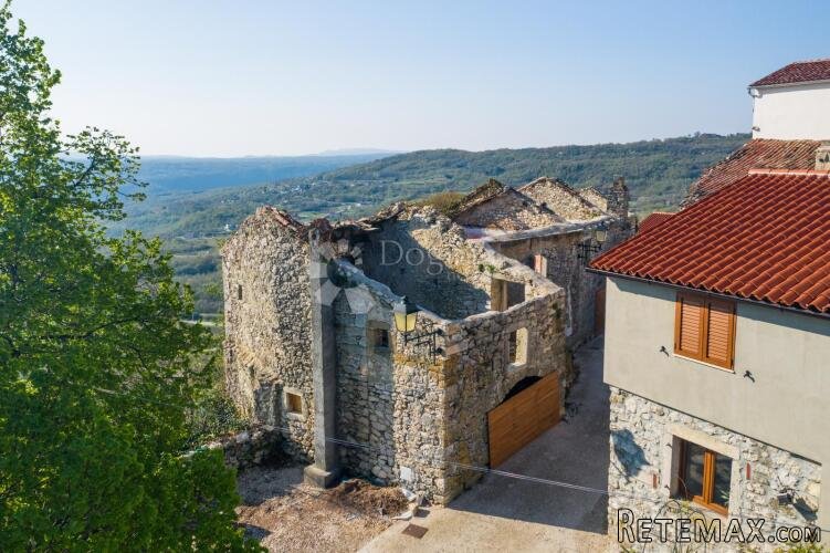 TRI KUĆE U STAROGRADSKOJ JEZGRI S POGLEDOM! - 3