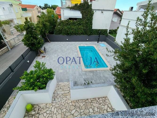 Vir, kuća sa 2 apartmana i bazenom južna strana blizu mora - 3