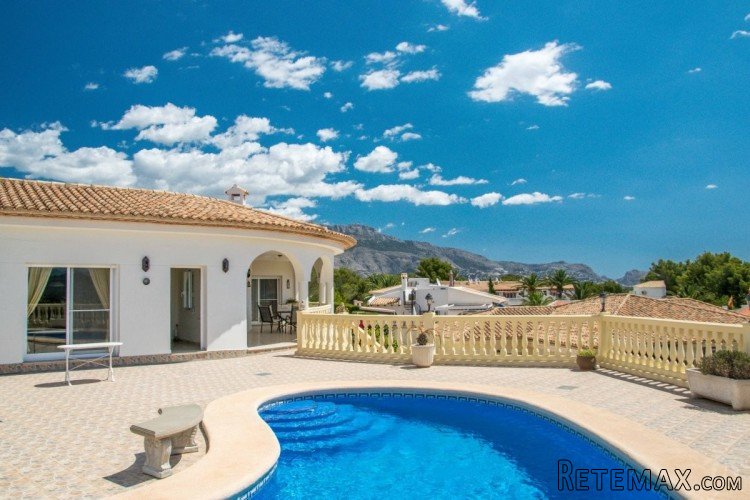 Superb Villa with panoramic sea views located in a quiet..