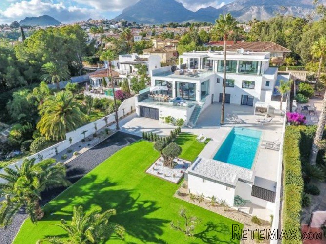 Impressive modern luxury villa in La Nucia, built in 2016..