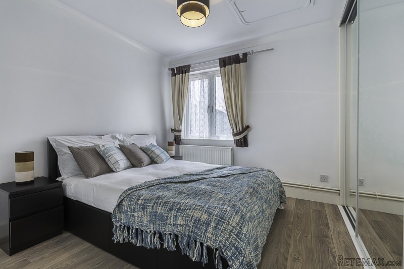 Double Room Available in Stratford-E15 - 2